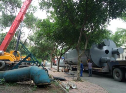 進入廠區準備卸貨