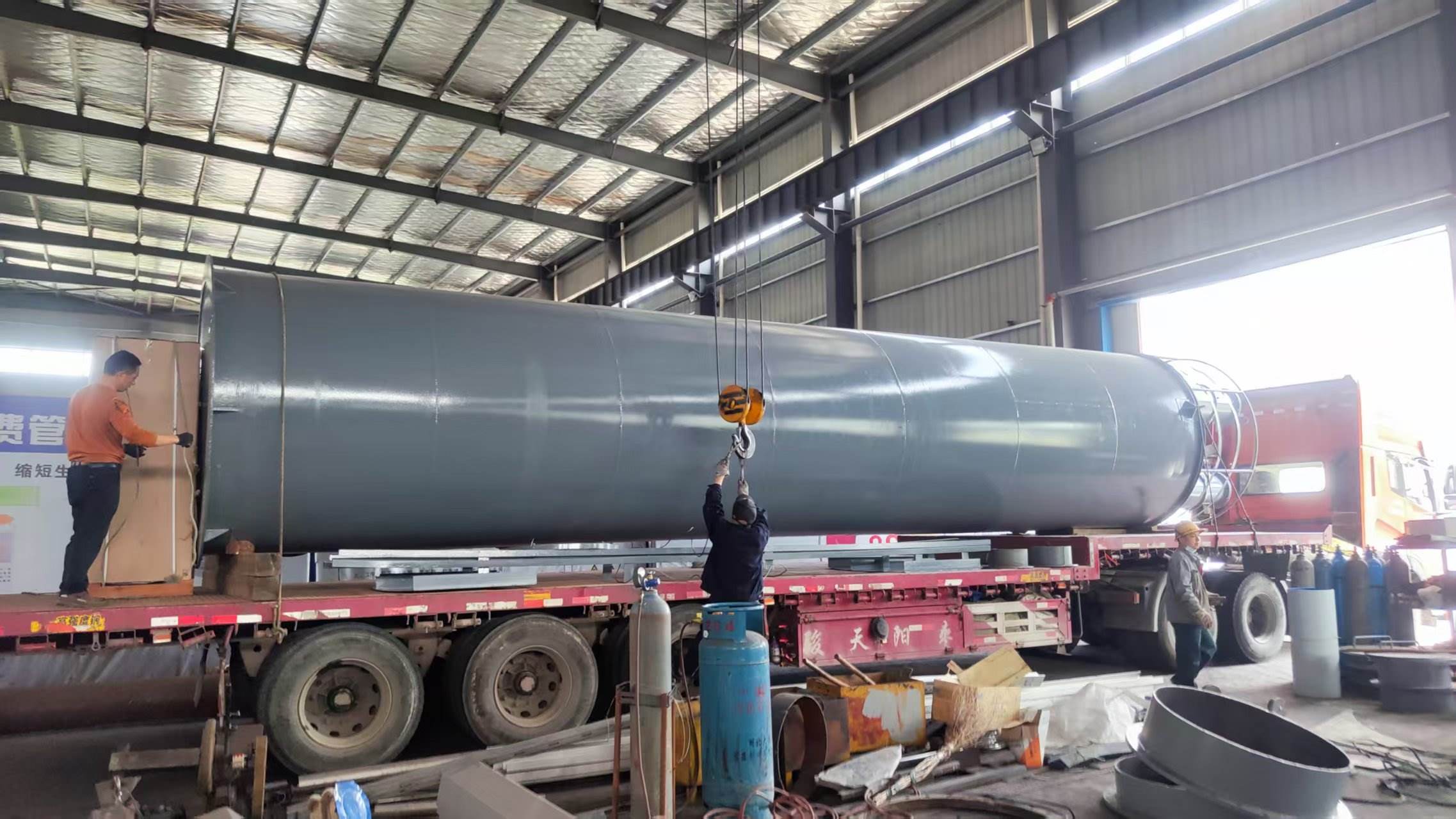 生物質鍋爐除塵設備裝車中